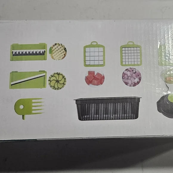 Vegetable Chopper with Multi-Functional Blades - Picture 2 of 3